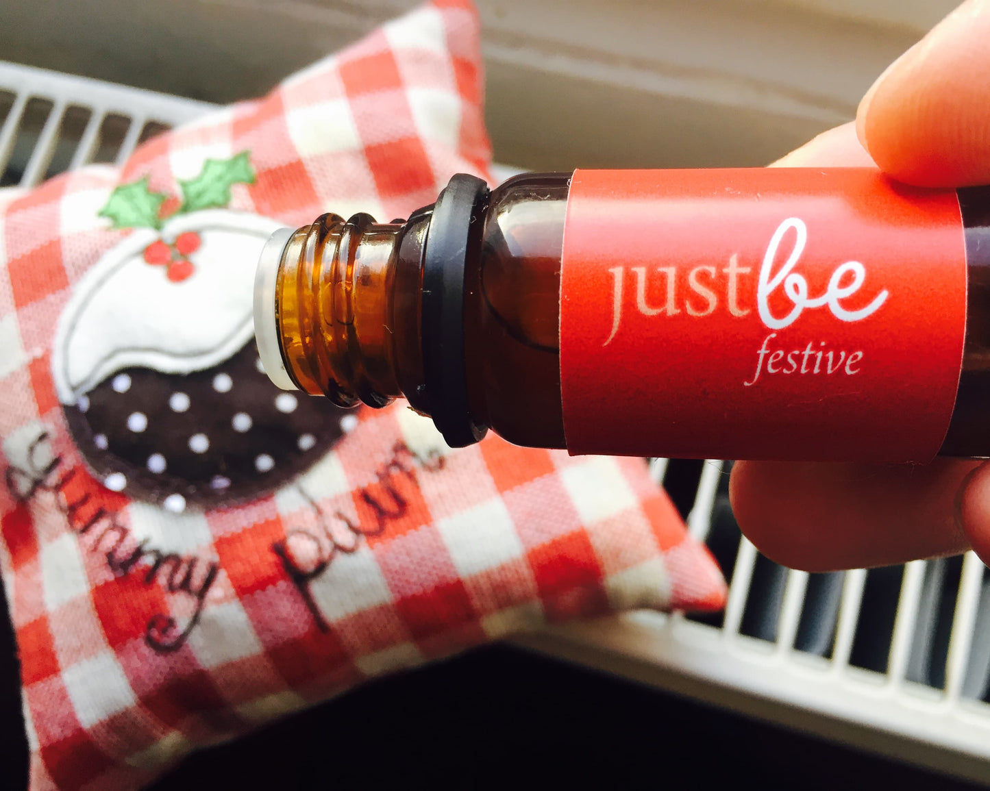 JustBe Botanicals Festive Aromatherapy Oil Sweet orange and clove